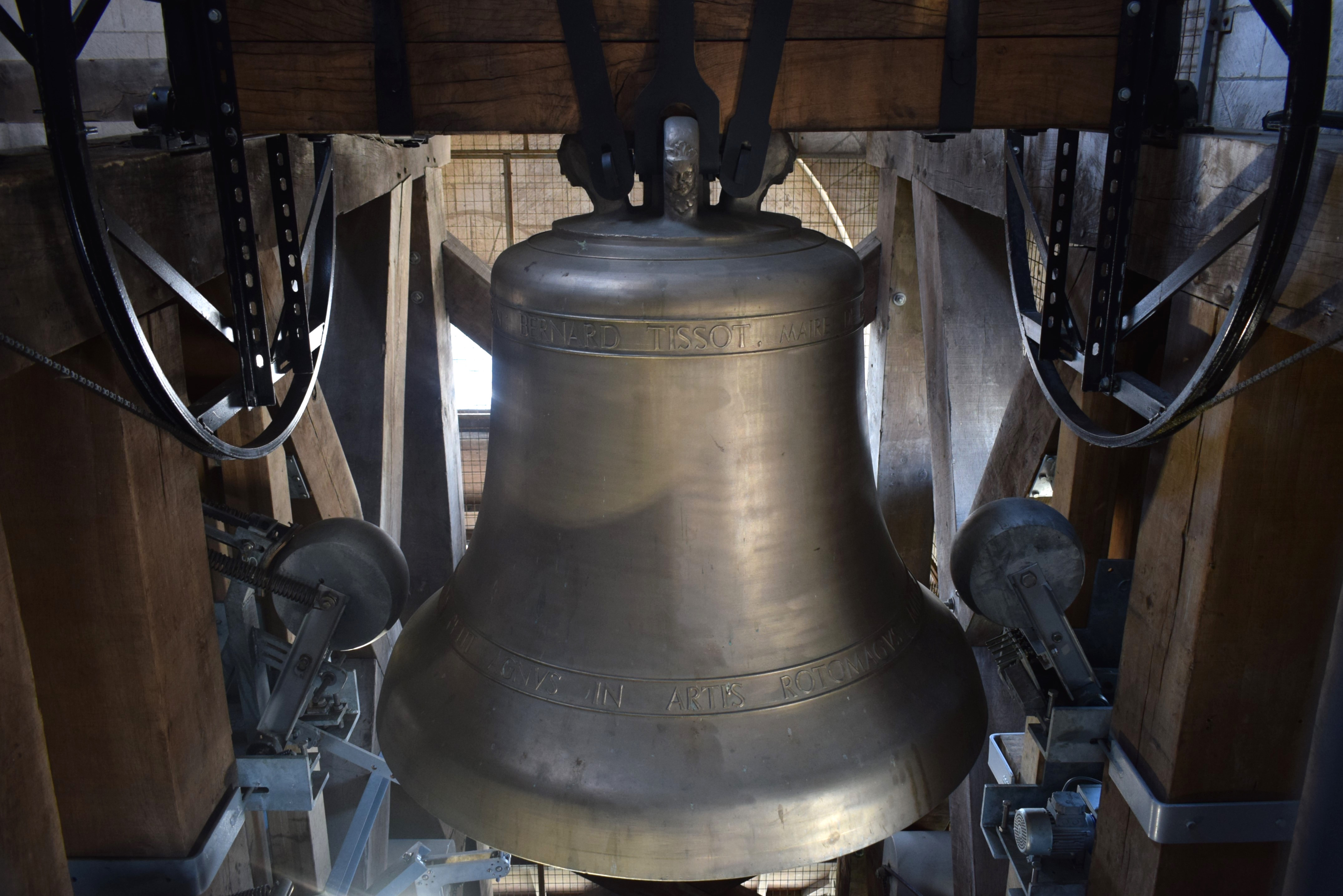 CLOCHES, HORLOGES ET CARILLONS DE LA CATHÉDRALE NOTRE-DAME DE